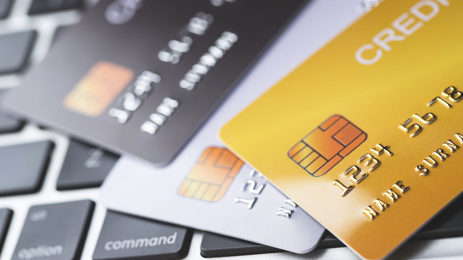 Why Online Shoppers in Poland Prefer Virtual Credit Cards